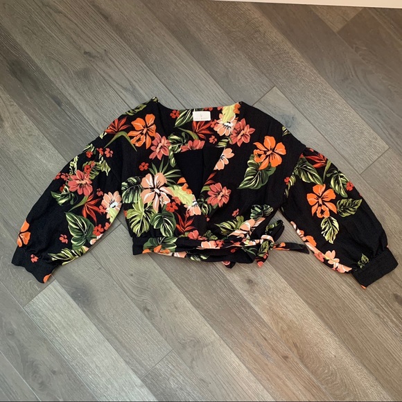 Floral crossover crop top - Picture 2 of 2